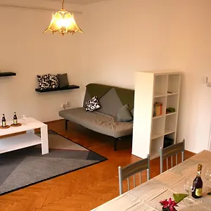 https://castle-stallion.inbudapesthotels.com
